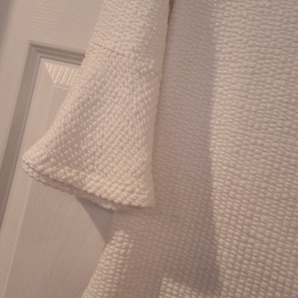 💥SALE💥Green Envelope, Small, Waffle Texture White Bell Sleeve Top - Picture 5 of 6